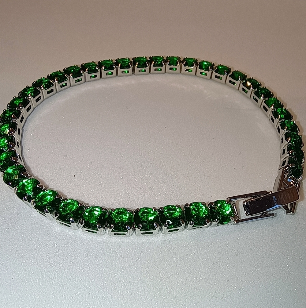Radiant Green Crystal Bracelet - Picture 2 of 9